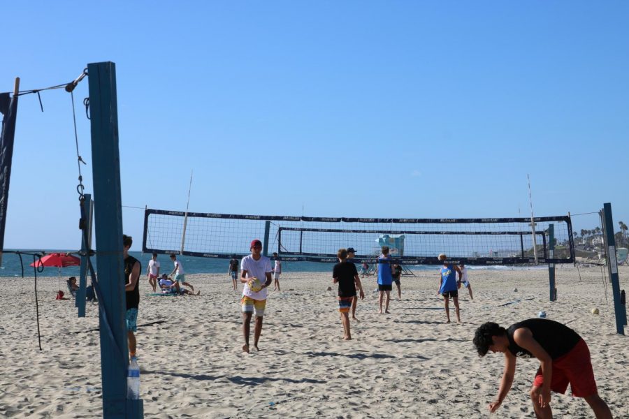 Bobcats and Knights fill up the Tamarack Beach courts in the fifth match of the season.
