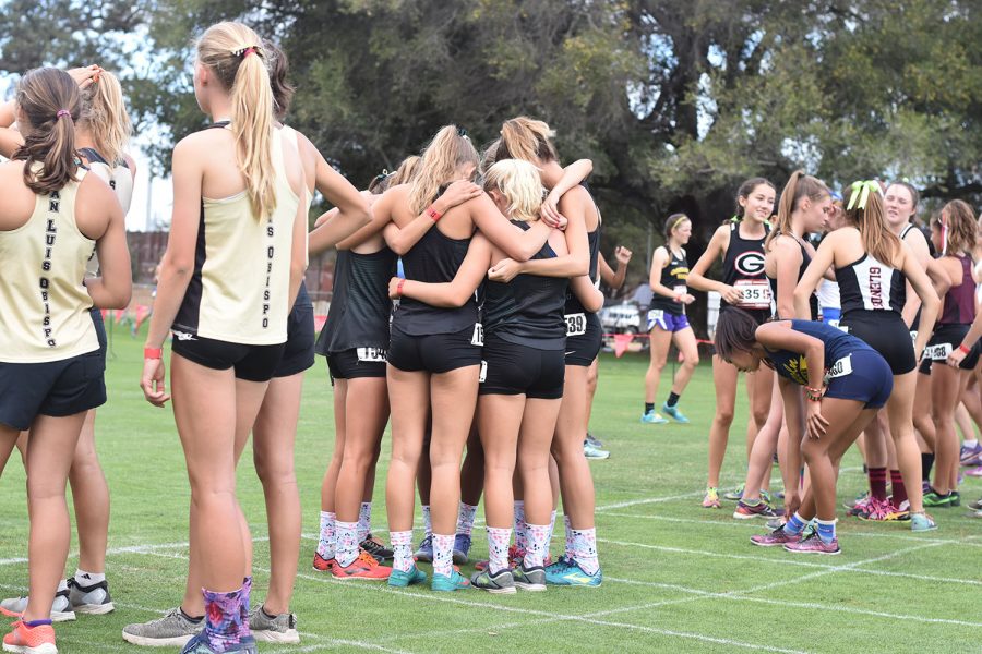 The varsity cross country girls are huddling together before they take off at the 2018 Stanford Invitational. Arm in arm the girls prayed for strength, shouted their bobcat cheer loud and proud and were given a pep talk by girls’ team captain, Skyler Wallace.