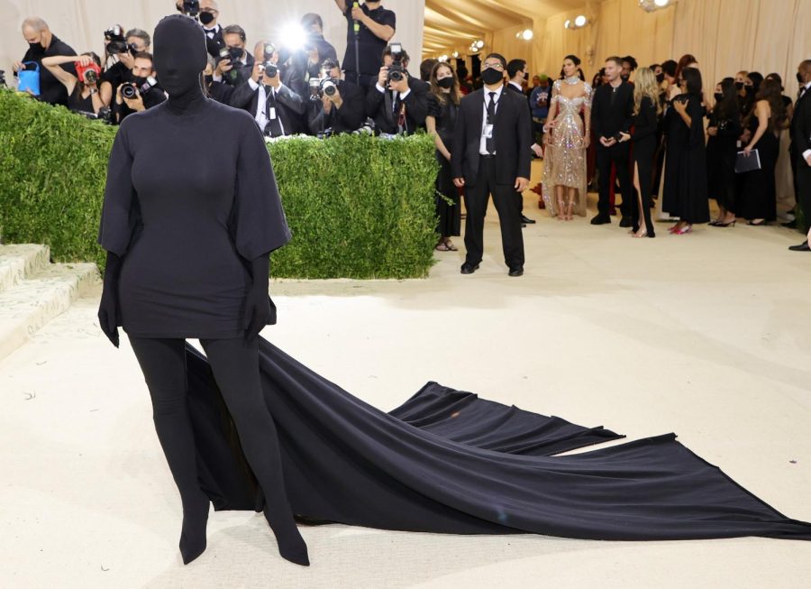 Photographers snap photos of Kim’s mysterious look. She stunned the crowd with her bold, move. (Photo Taken From glamour.com)