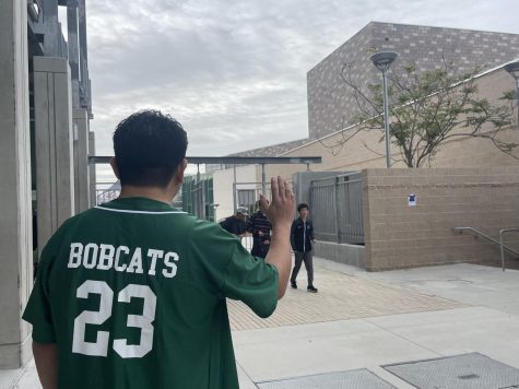 Senior Davian Rangel waves to eighth graders entering campus. Eighth graders arrived at Sage Creek at 9:30 a.m.