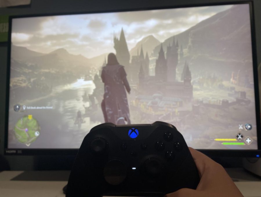 A gamer holds his controller whilst viewing sunrise atop his wizard’s broom. The current graphic settings are currently favoring fidelity to get the most of the daily event.