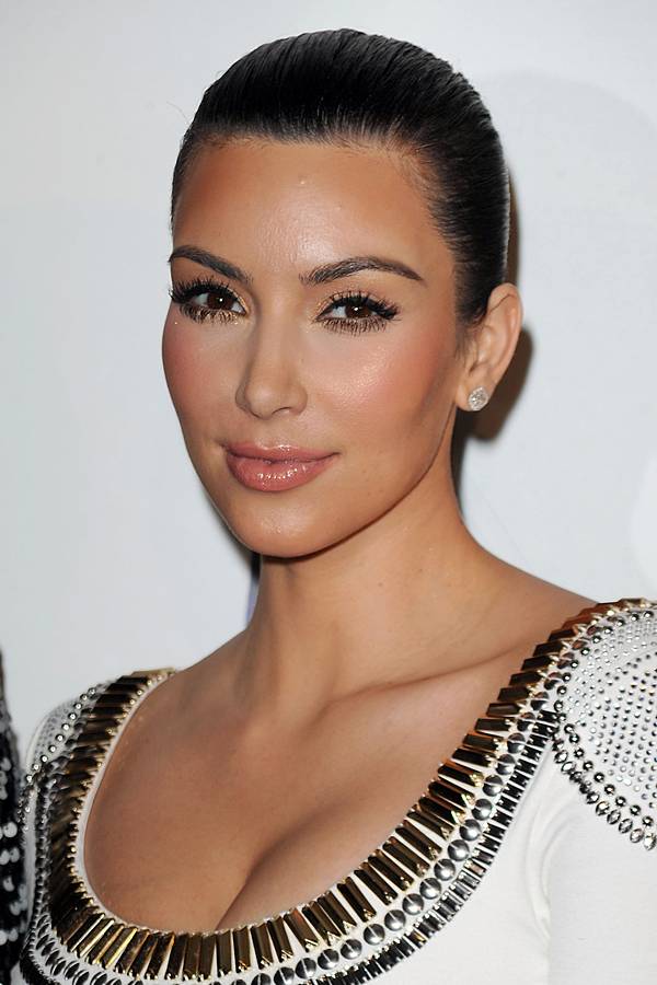 kim-kardashian-arrives-at-the-e