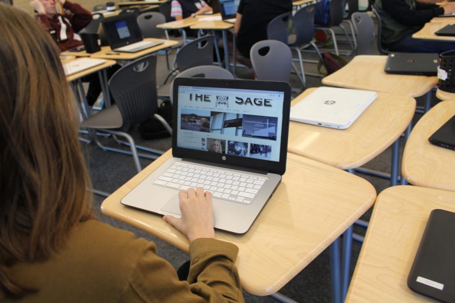 Student scrolls through The Sage website. 