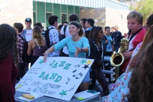 Senior Tessa Witkofsky promotes her Jazz Band club. 