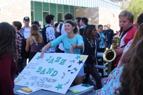 Senior Tessa Witkofsky promotes her Jazz Band club. 