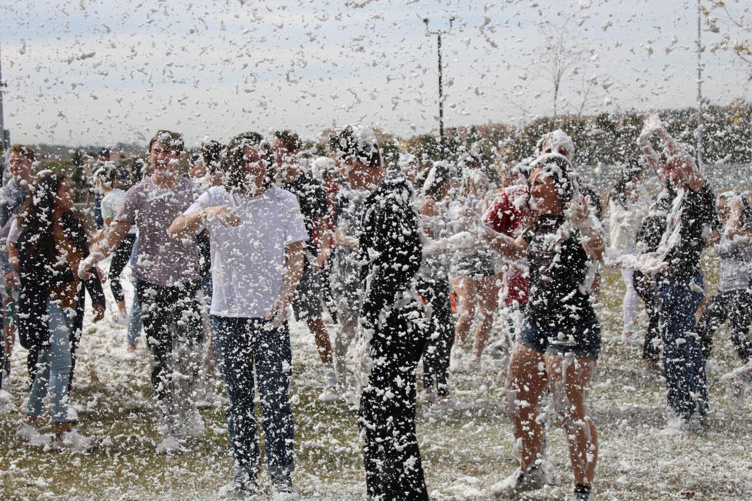 Students Celebrate Hoopcoming with a California Snow Day