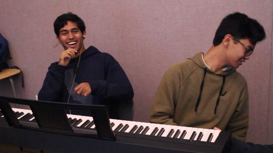 Seniors Keith Pereira and Florentino at the keyboard in music club.
