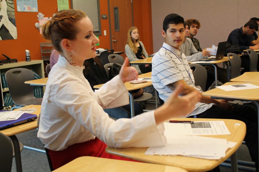 Senior Alexandra Morel gives a junior advice on their idea for the Genius Project. During the forum, seniors commented and gave advice according to their personal experience with the GP.