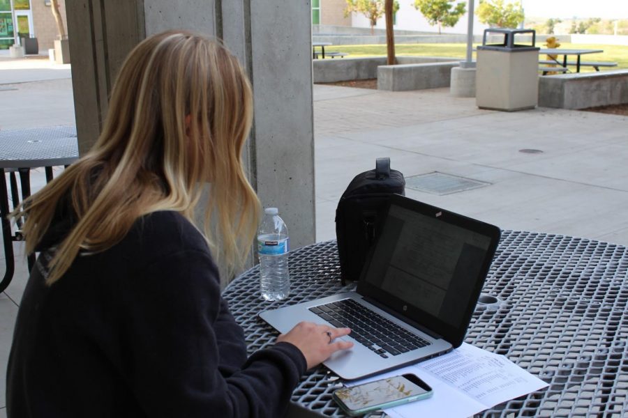 Junior Sophia Vanslyke works diligently on her chromebook during her first period off-role. Because the devices were issued out to each individual, students can now use their Chromebooks outside of class.