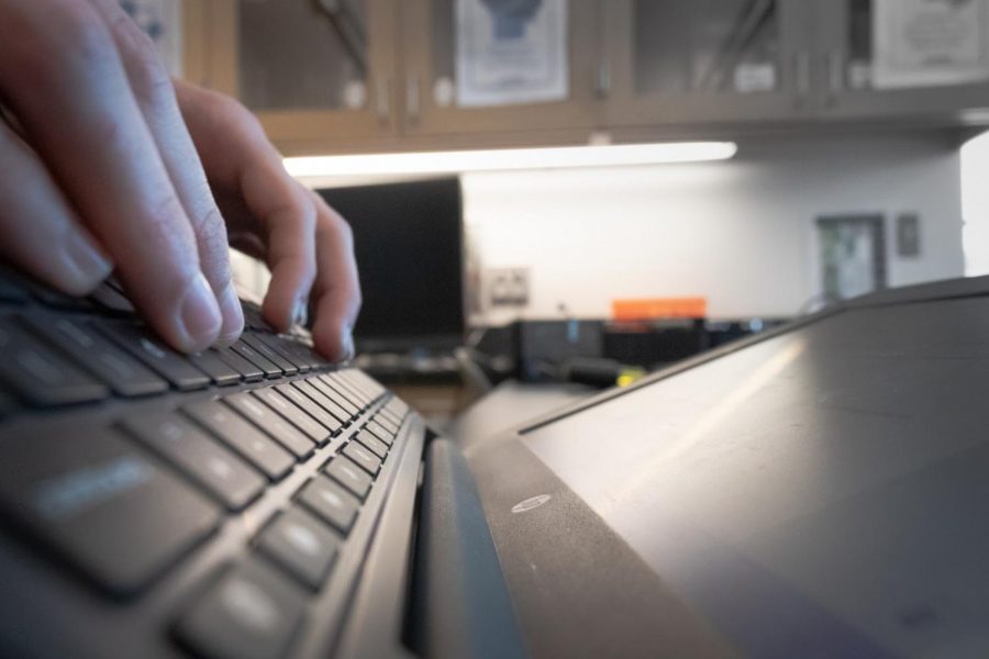 Sophomore Emmerson Montgommery uses a Chromebook during Computer Repair Club to quickly record meeting notes on Google Docs. In spite of their downsides, Chromebooks can still be useful to students as everyday tools.