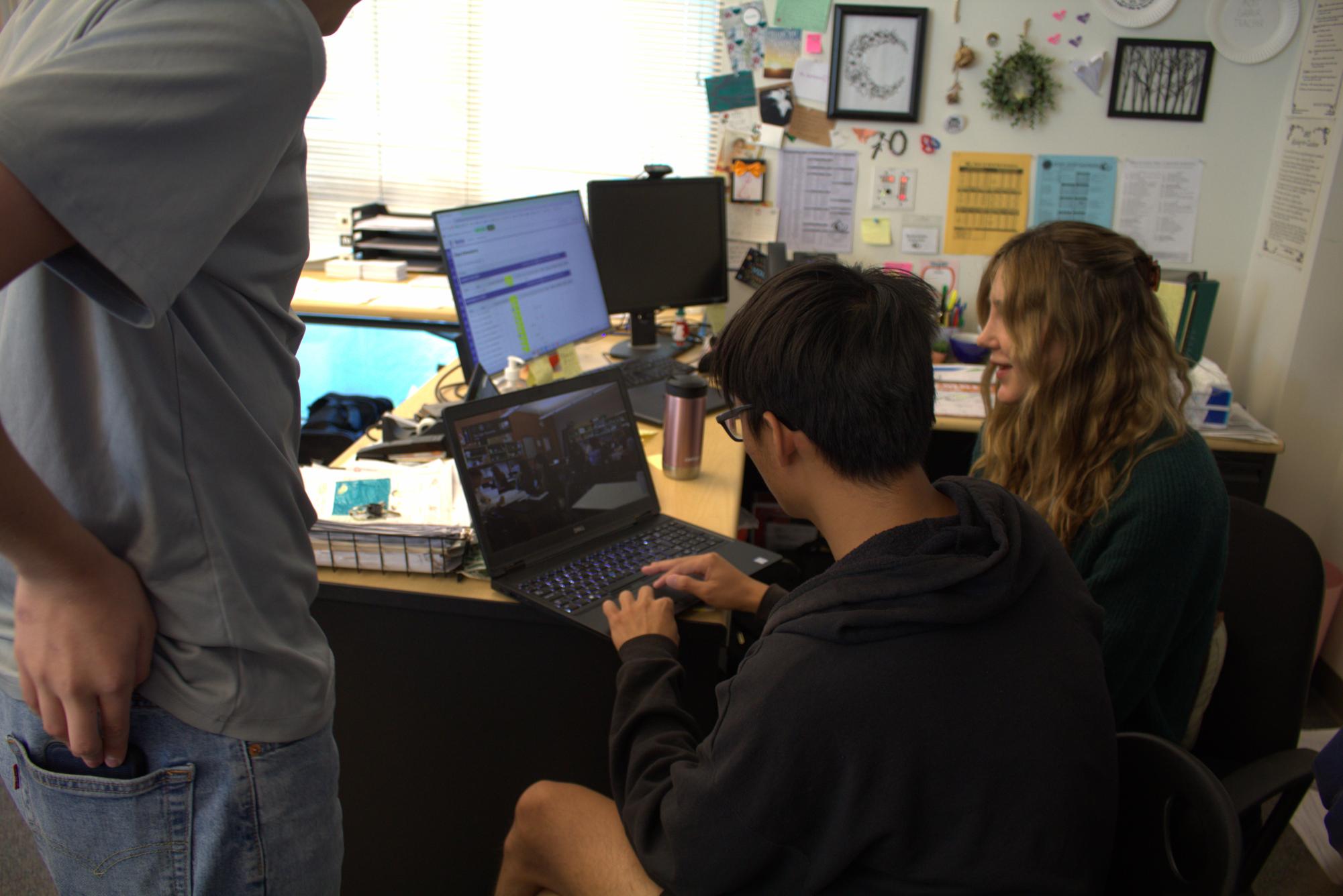 Behind the Scenes: Broadcasting Students in Action on Their Latest Projects